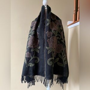 Cashmere wrap/wide scarf